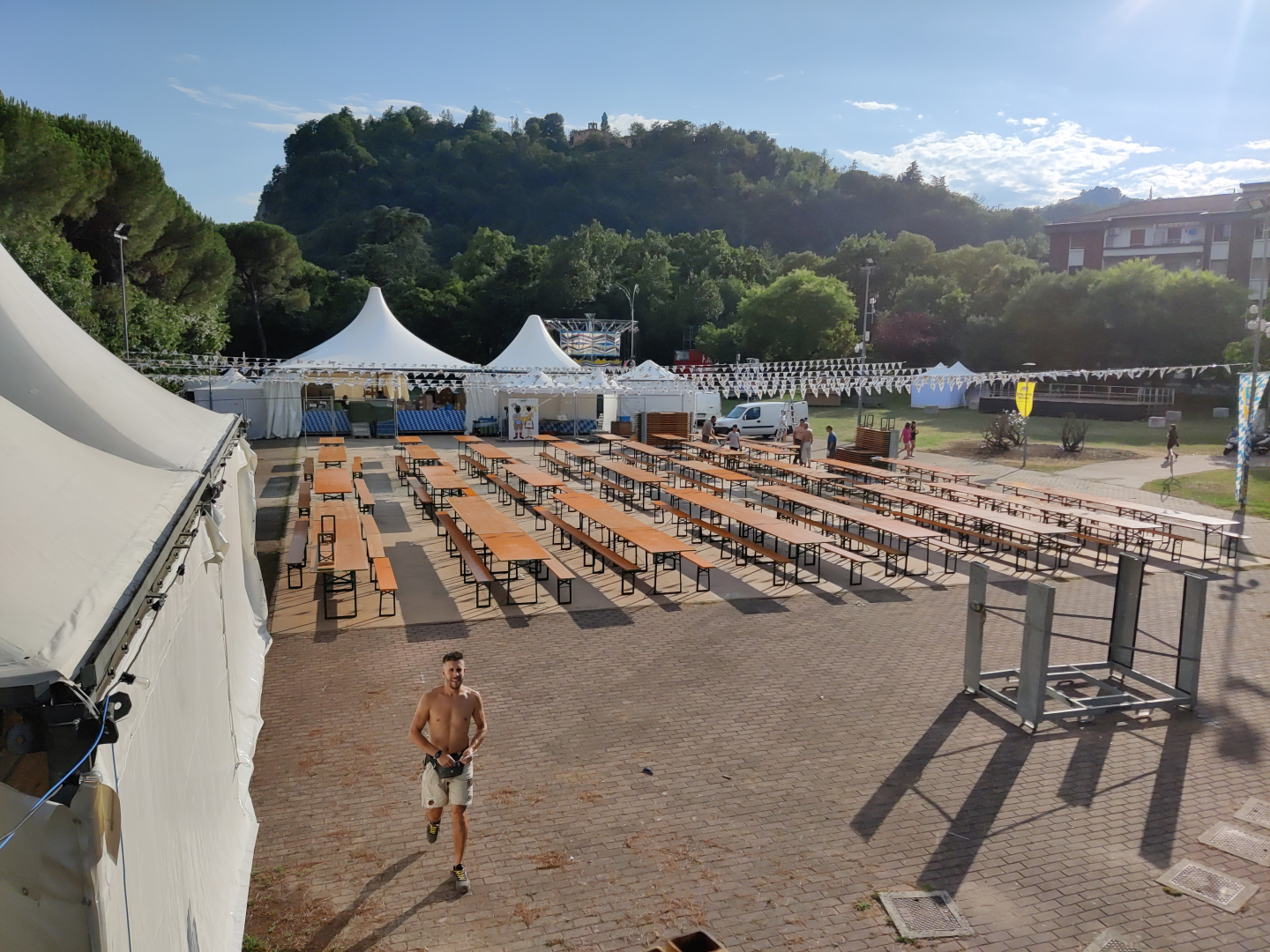 foto di una festa all'aperto